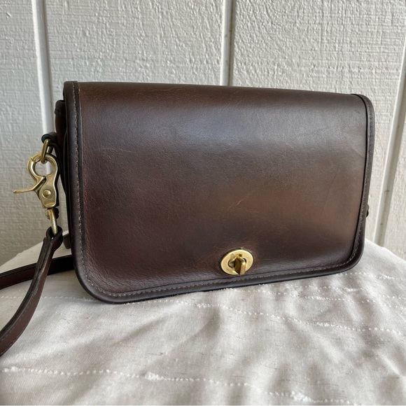 Coach Handbags - Coach Vintage No. 9755 Pocket Purse in Mahogany